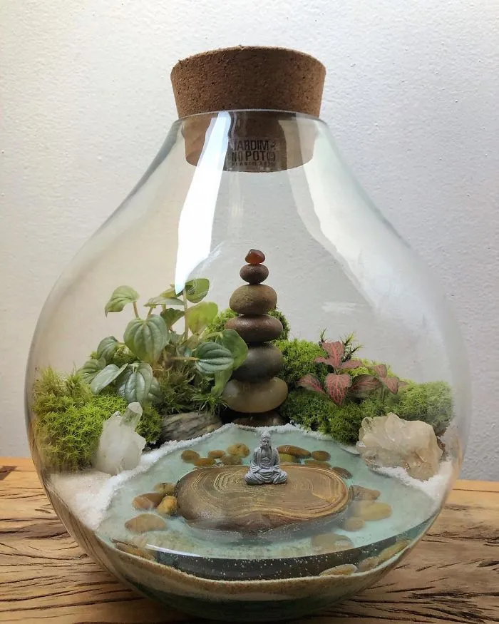 These Artists Put Micro, Self-Sustainable Ecosystems In Glass Containers (30 Pics)