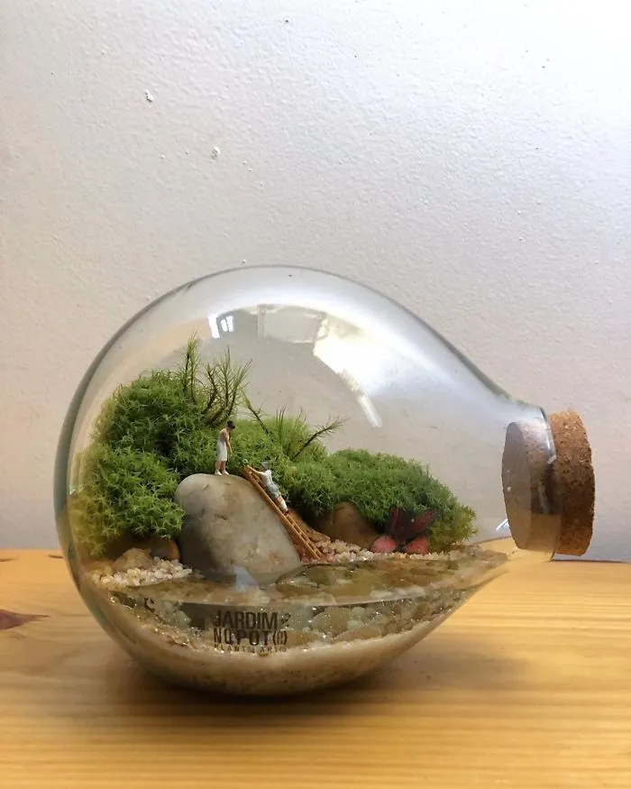 These Artists Put Micro, Self-Sustainable Ecosystems In Glass Containers (30 Pics)