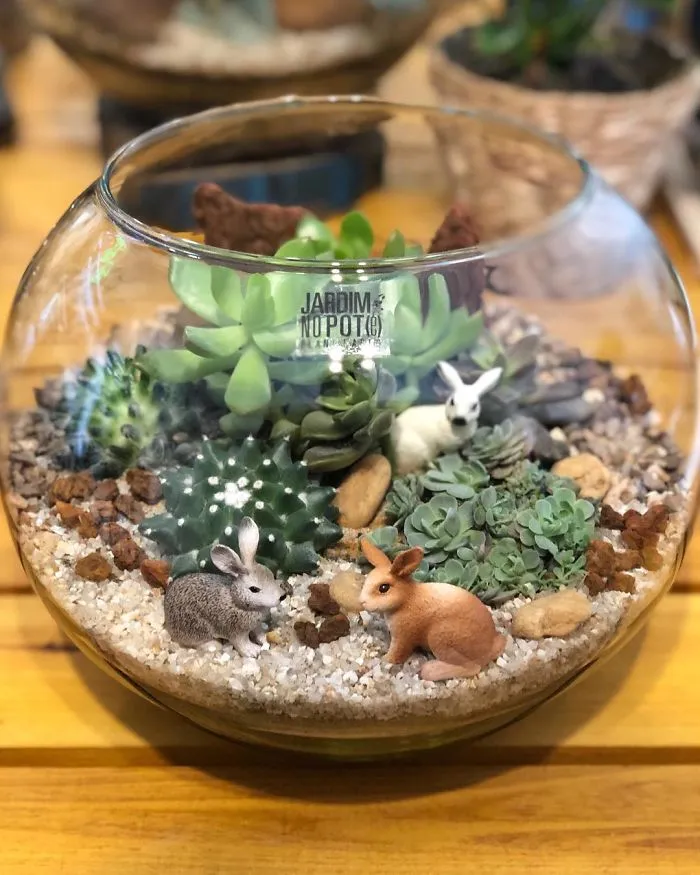 These Artists Put Micro, Self-Sustainable Ecosystems In Glass Containers (30 Pics)