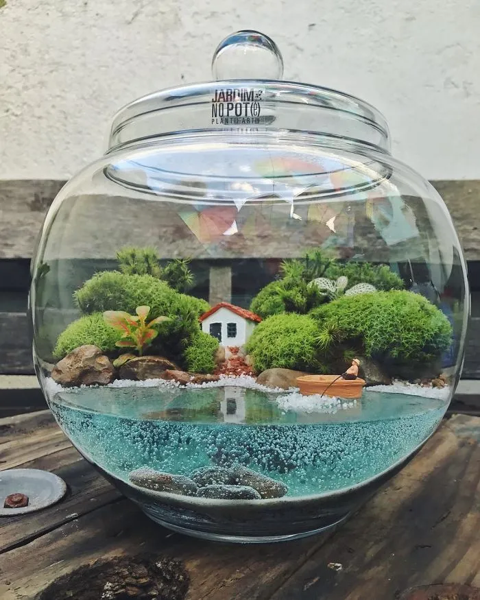 These Artists Put Micro, Self-Sustainable Ecosystems In Glass Containers (30 Pics)