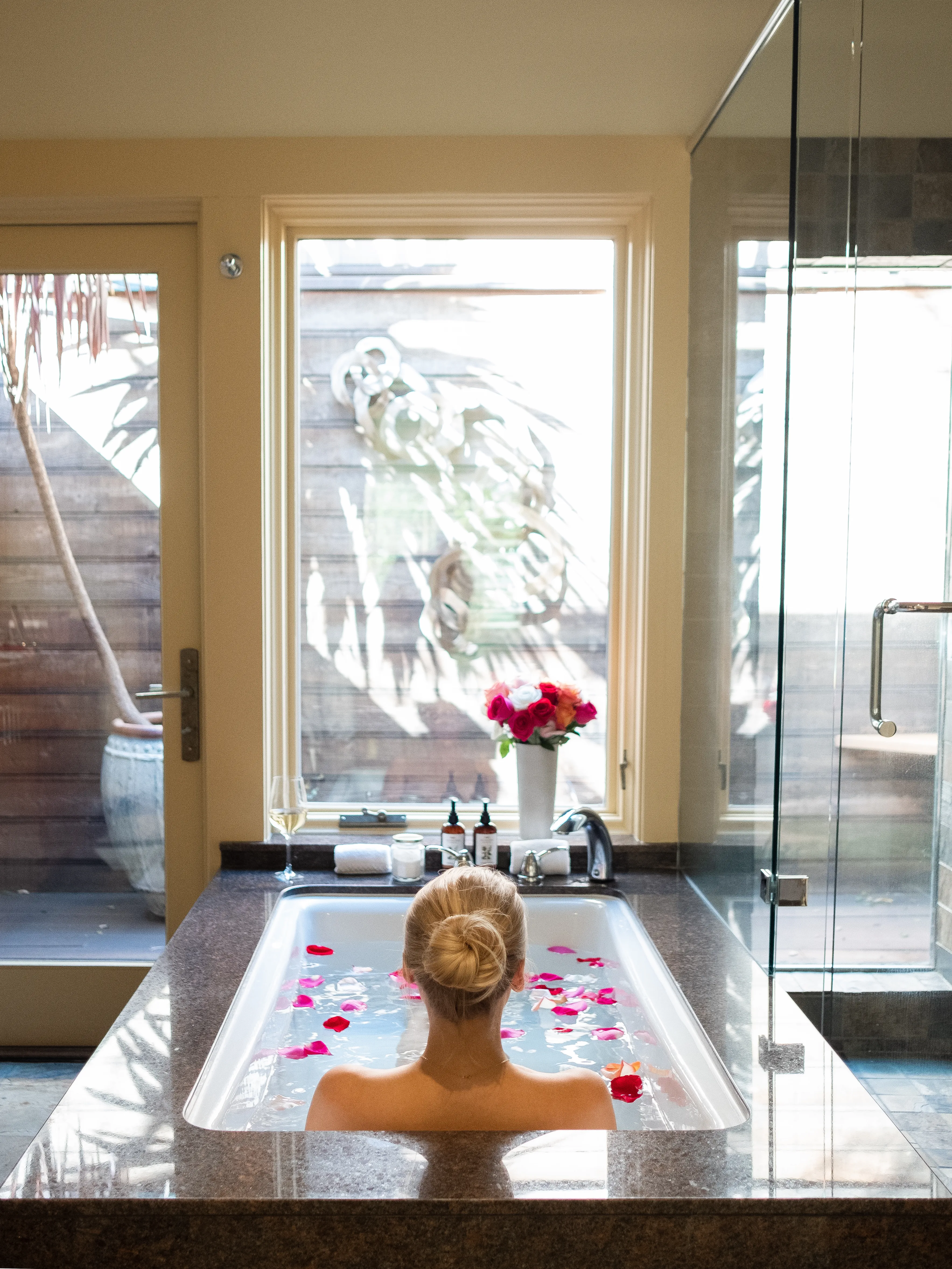 I Found The Coolest Celebrity Bathrooms For You To Froth Over!