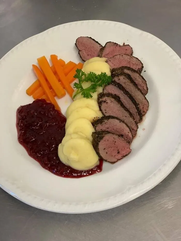Carne de venado con salsa Cumberland