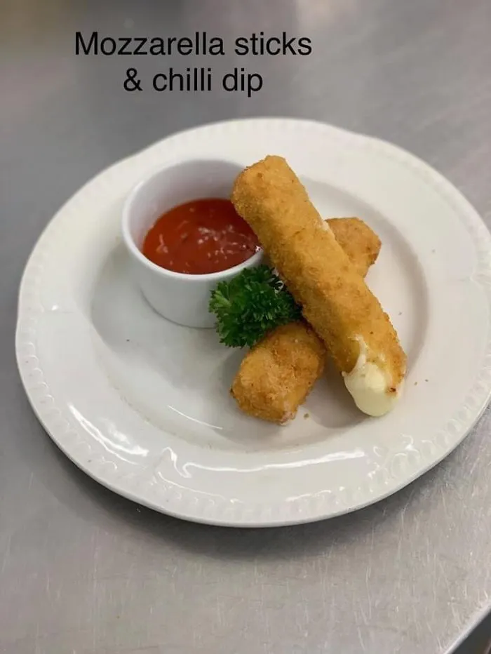 Palitos de mozzarella y salsa chilli