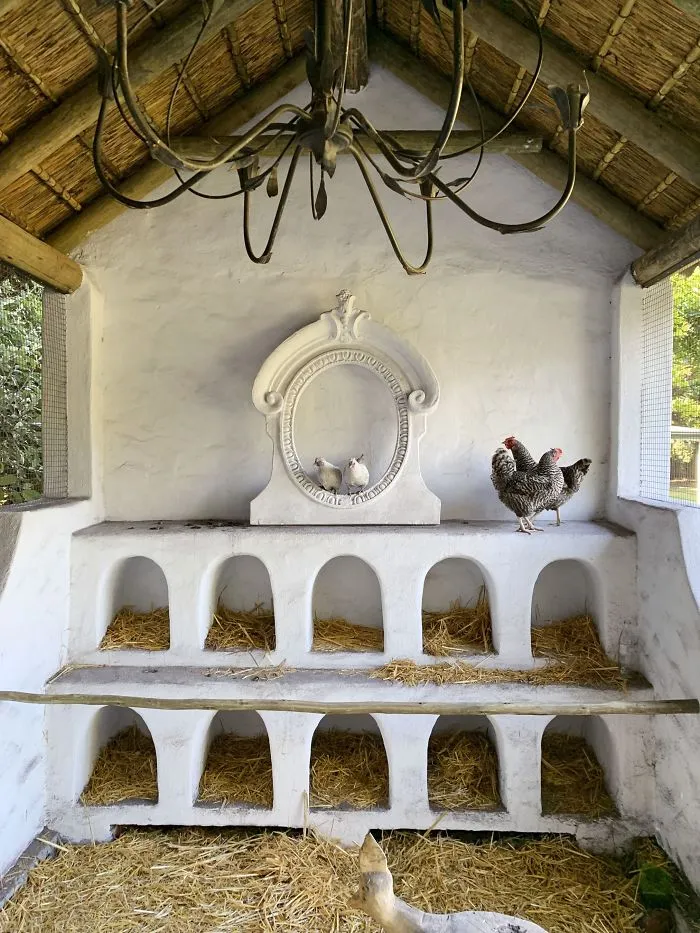 30 Times People Got Creative With Their Chicken Coops And Built These Gems
