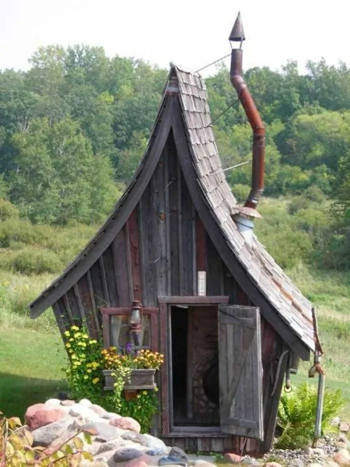 30 Times People Got Creative With Their Chicken Coops And Built These Gems