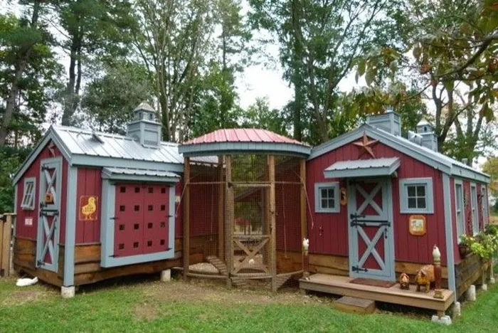 30 Times People Got Creative With Their Chicken Coops And Built These Gems