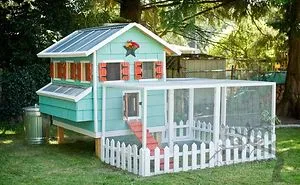 30 Times People Got Creative With Their Chicken Coops And Built These Gems