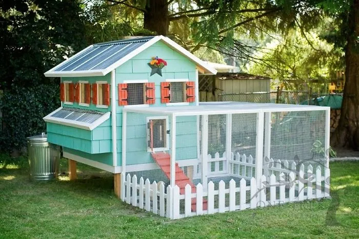 30 Times People Got Creative With Their Chicken Coops And Built These Gems