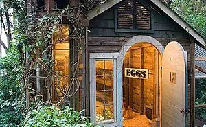 30 Times People Got Creative With Their Chicken Coops And Built These Gems