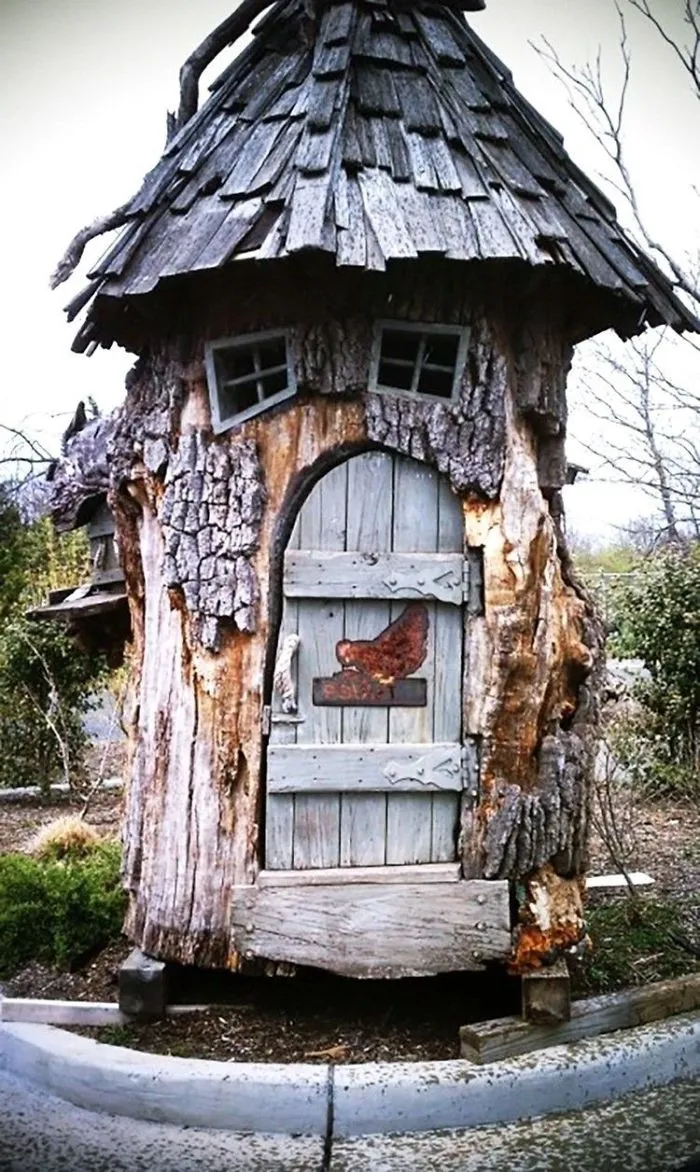 30 Times People Got Creative With Their Chicken Coops And Built These Gems