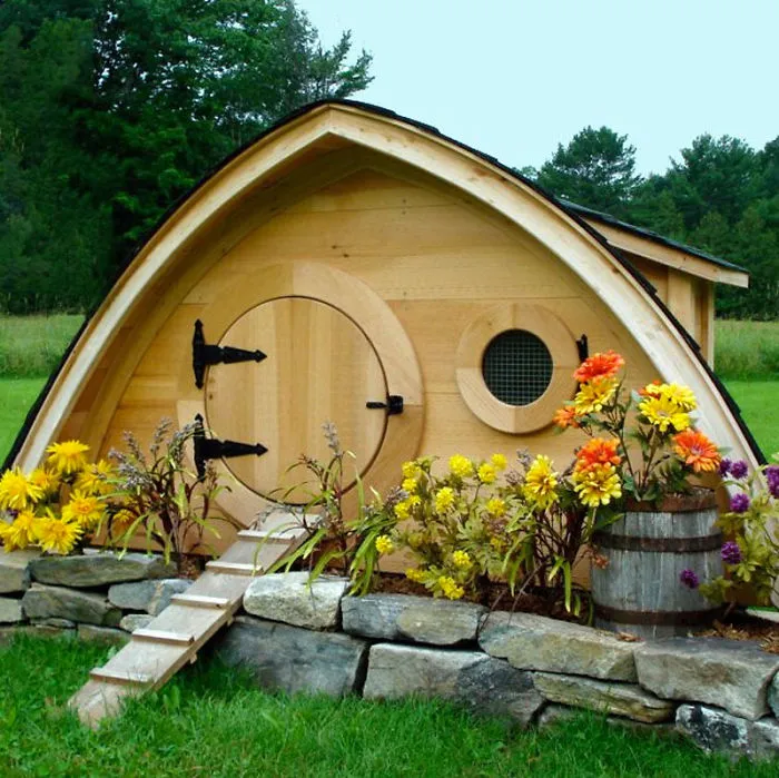 30 Times People Got Creative With Their Chicken Coops And Built These Gems