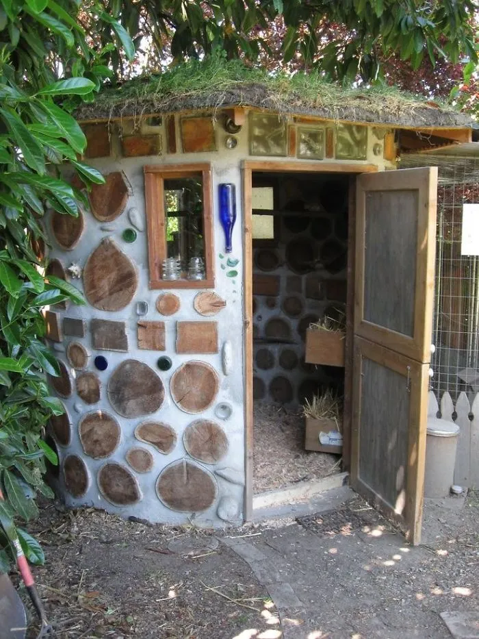 30 Times People Got Creative With Their Chicken Coops And Built These Gems