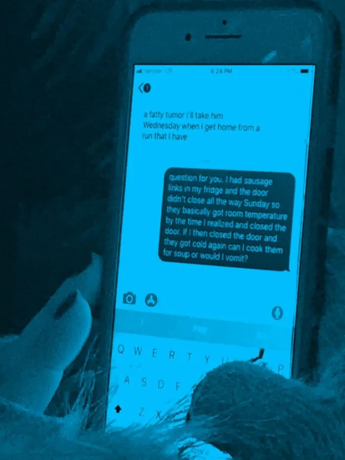 Photographer Spies On New Yorkers' Text Messages, Shares 10 Of The Most Unusual Ones He's Captured