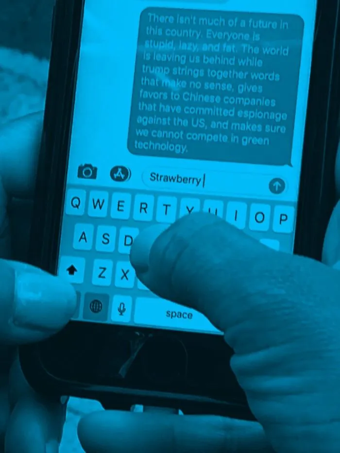 Photographer Spies On New Yorkers' Text Messages, Shares 10 Of The Most Unusual Ones He's Captured