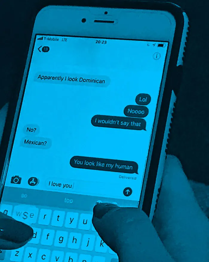 Photographer Spies On New Yorkers' Text Messages, Shares 10 Of The Most Unusual Ones He's Captured