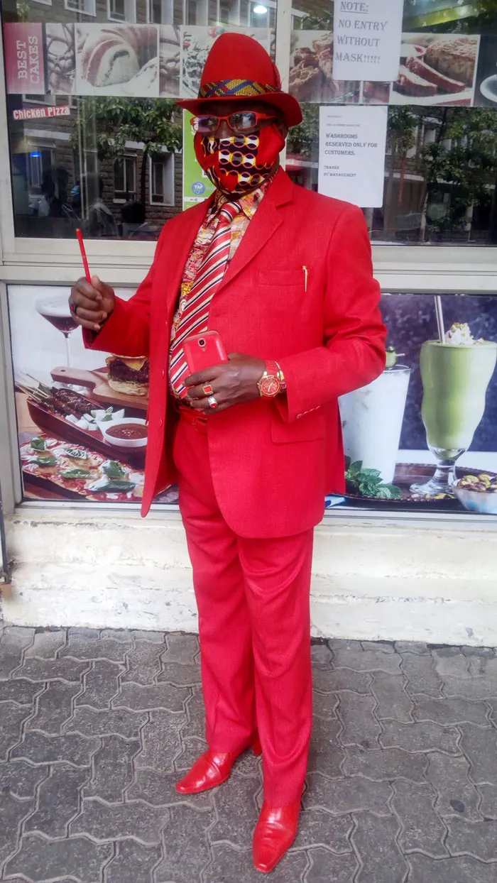 Este es James Maina Mwangi, autoproclamado hombre con más estilo de África, si no del mundo (32 fotos)
