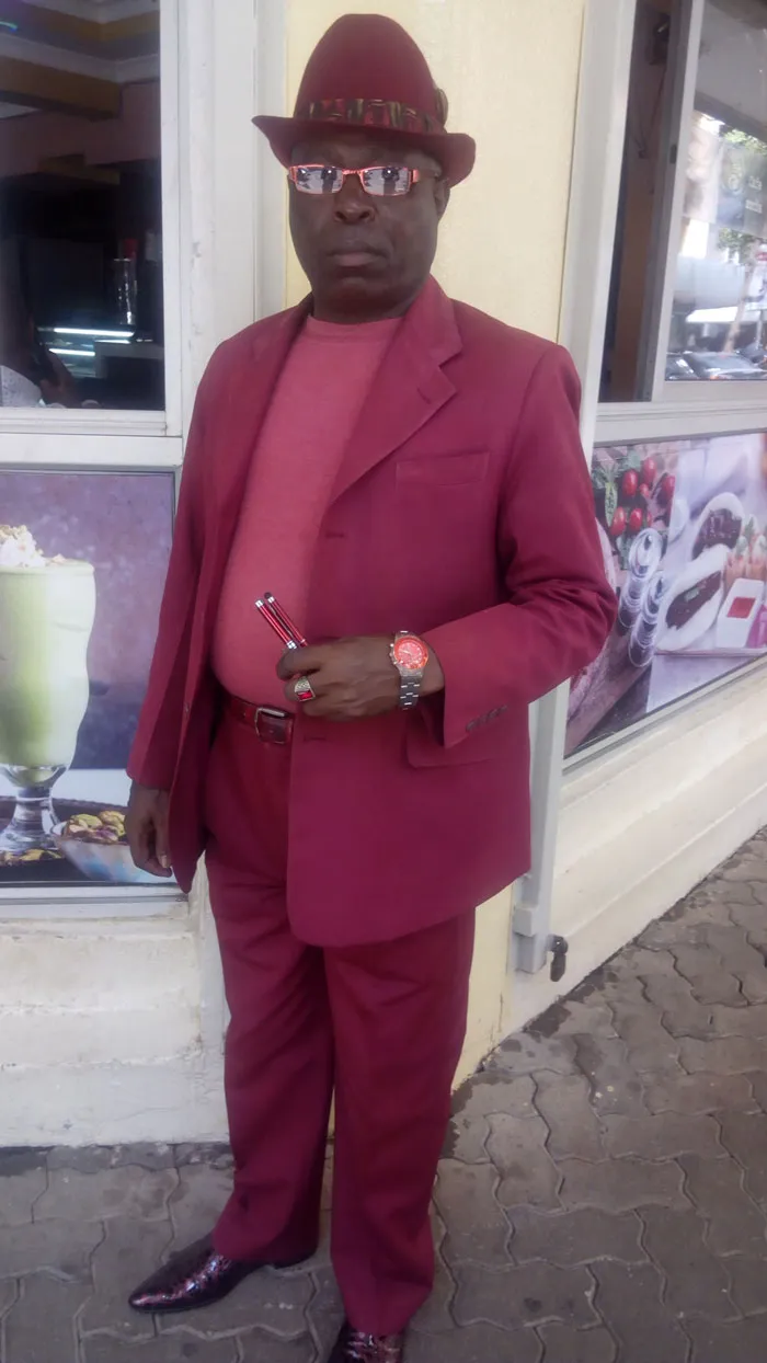 Este es James Maina Mwangi, autoproclamado hombre con más estilo de África, si no del mundo (32 fotos)