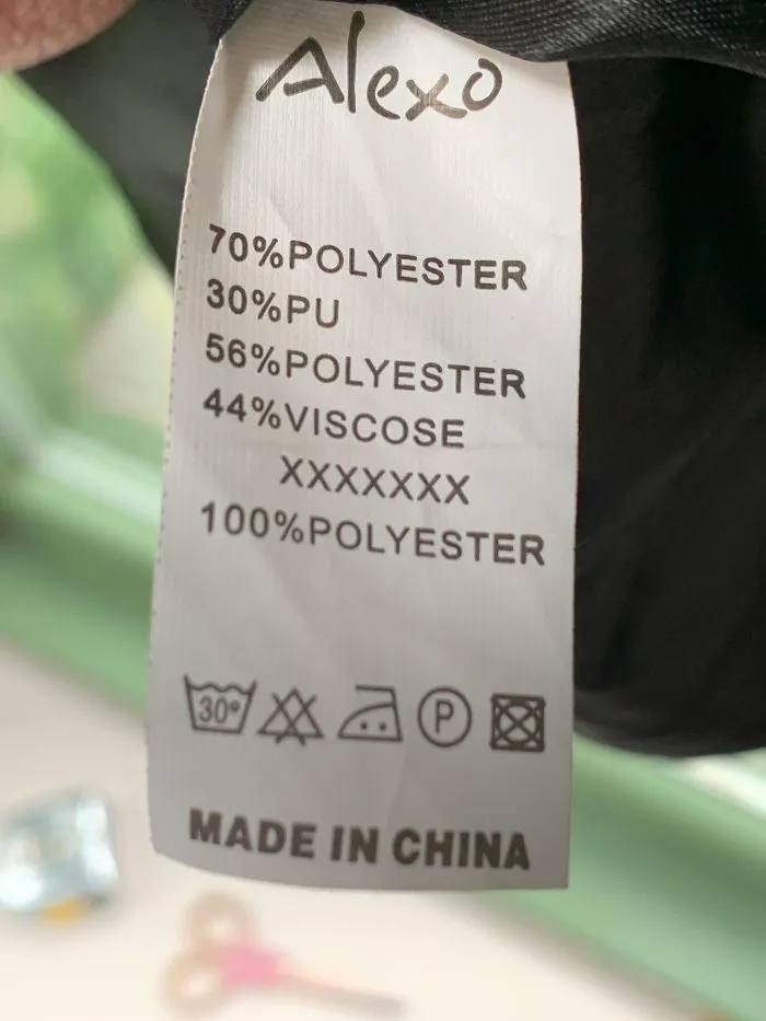 ¿De qué está hecha esta chaqueta?
