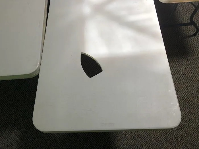 Alguien puso una plancha sobre la mesa y se derritió