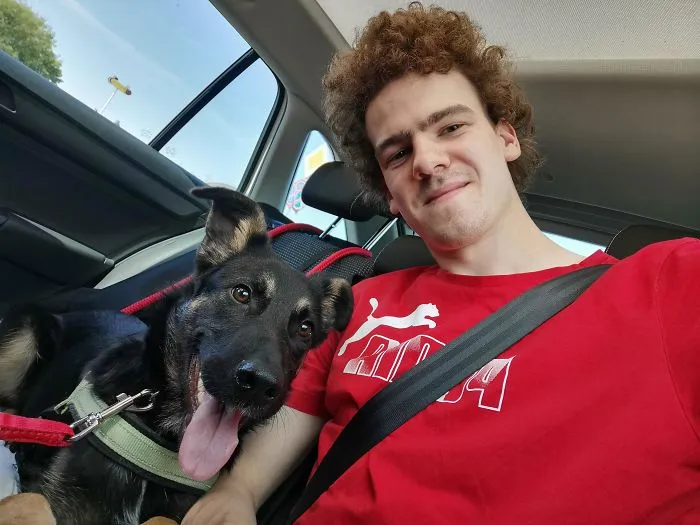 Volviendo del refugio con esta chica