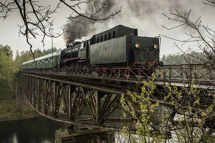 Our 28 Photos Beg Tom Cruise To Not Blow Up Our Beloved Bridge