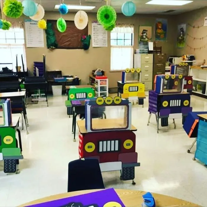 32 Photos Of In-Person Learning And Not Only Teachers Should See It