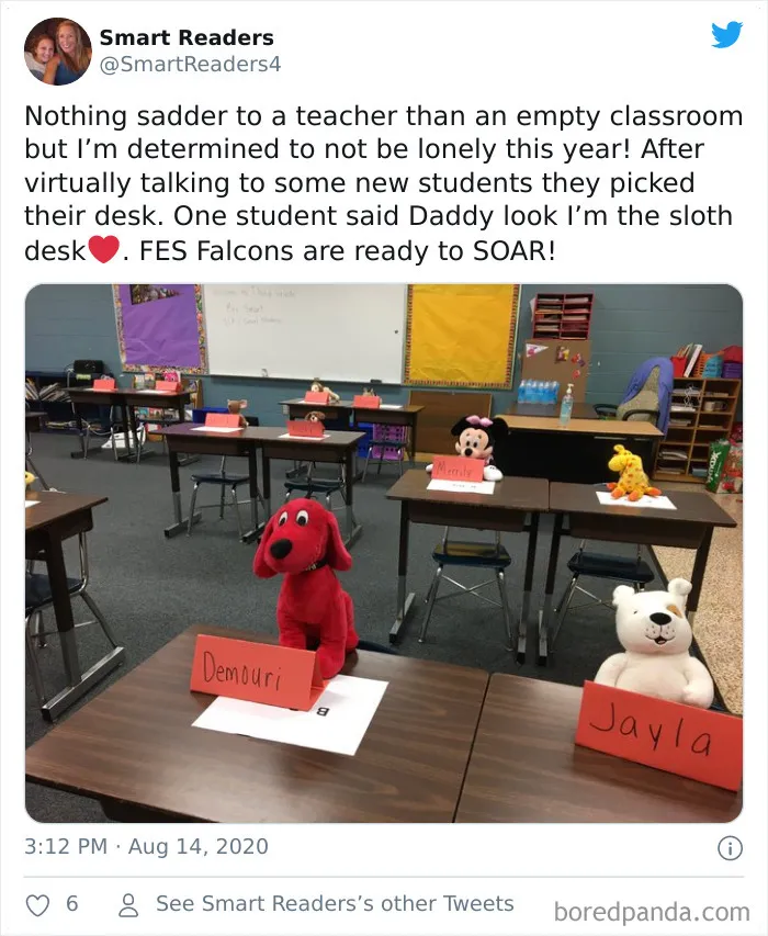 Nada es más triste para una profesora que un aula vacía, pero me niego a estar sola este año. Tras hablar virtualmente con los alumnos, eligieron un pupitre. Uno dijo "mira papá, soy la mesa del perezoso"
