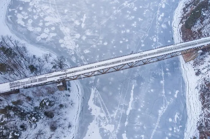 Our 28 Photos Beg Tom Cruise To Not Blow Up Our Beloved Bridge