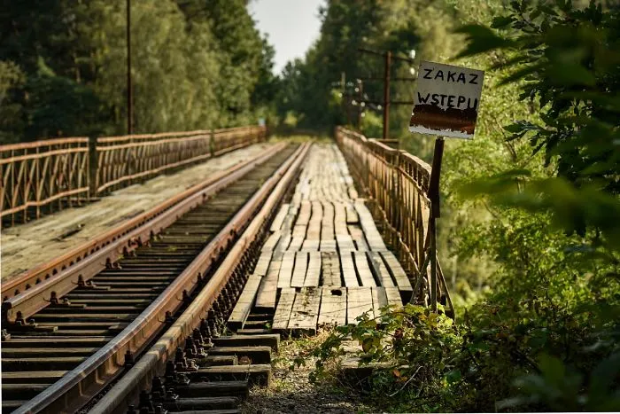 Our 28 Photos Beg Tom Cruise To Not Blow Up Our Beloved Bridge