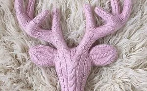 Chippyrabbit’s Cruelty-Free Cabled Deer Head - Fauxidermy Done Right!