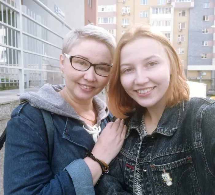 Person Asks People Over 40 To Share Their Pics To Show Aging Is Not That Scary (30 Pics)