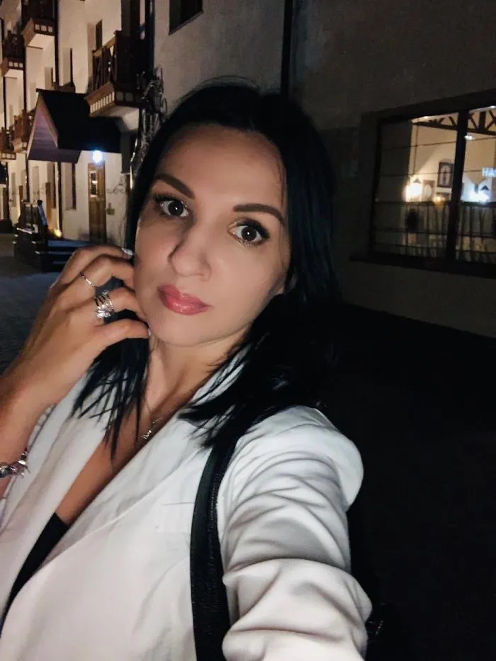 Person Asks People Over 40 To Share Their Pics To Show Aging Is Not That Scary (30 Pics)