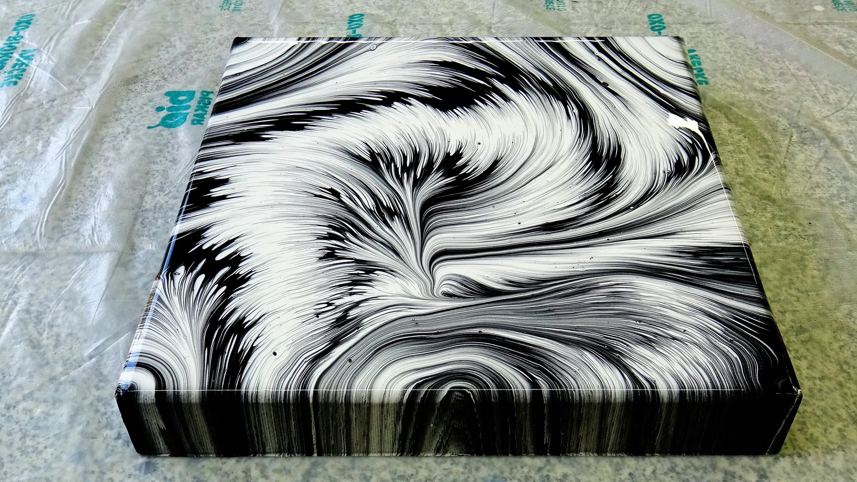 Black&white ~ Awesome Split Cup Pour ~ Acrylic Pour Painting ~ Relaxing Art ~ Satisfying Video