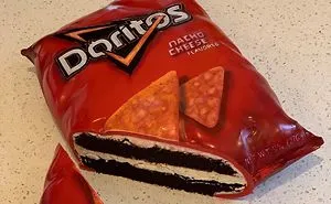 40 Cursed Cakes From “Cakes With Threatening Auras”