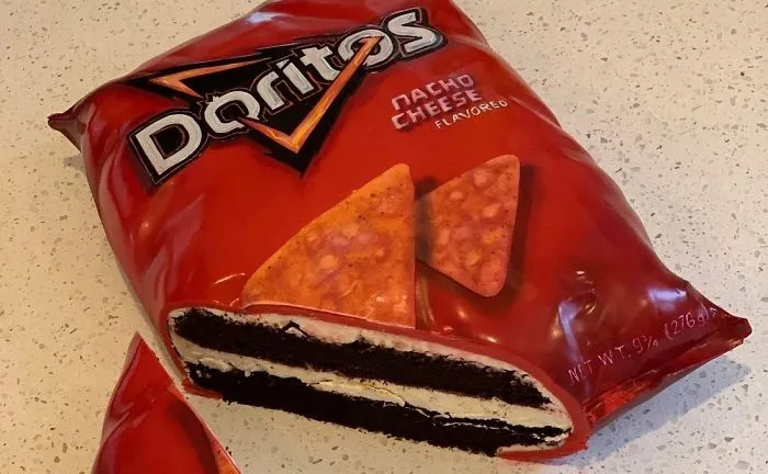 40 Cursed Cakes From “Cakes With Threatening Auras”