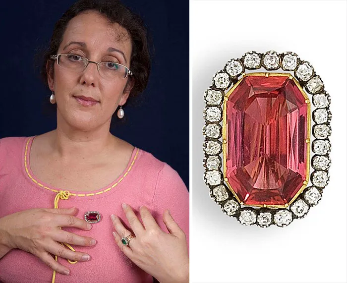 Broche de topacio con diamantes, vale 4000 libras