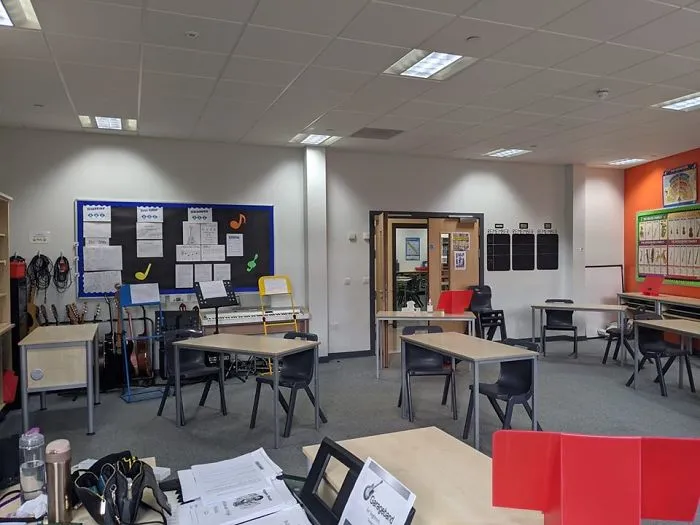 32 Photos Of In-Person Learning And Not Only Teachers Should See It