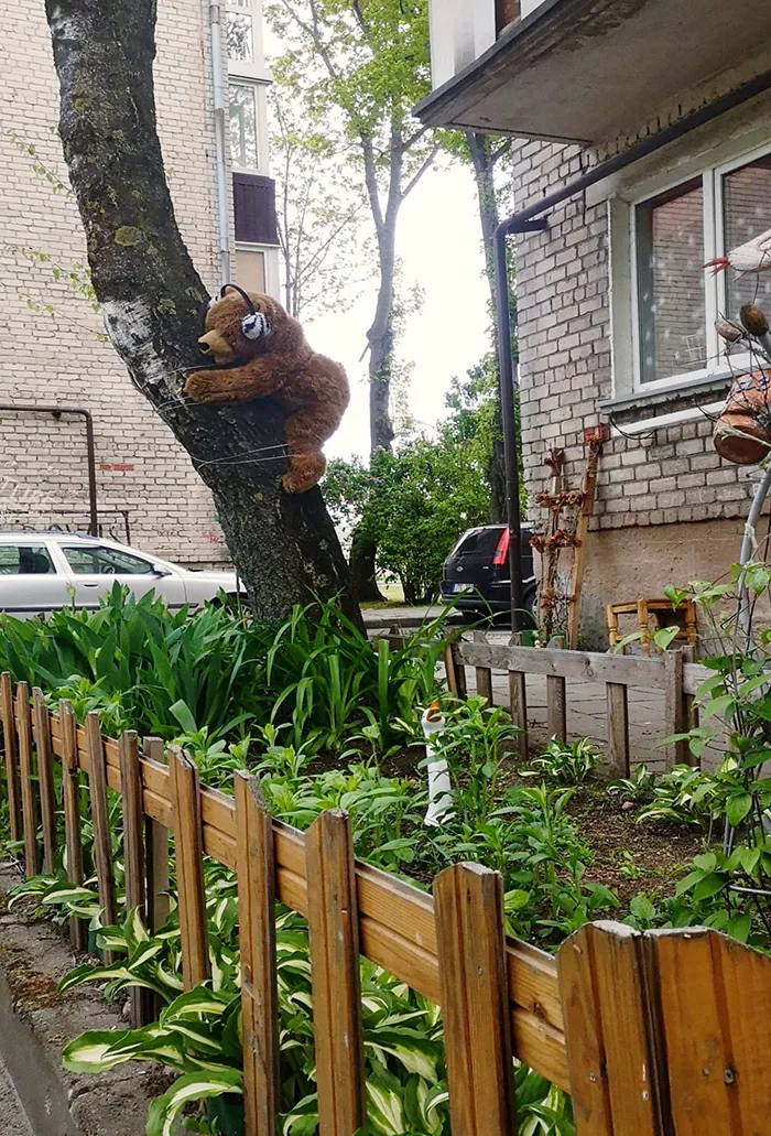 From Amazing To Downright Scary, These 30 Design Decisions In Soviet Apartment Buildings In Lithuania Are Far From Boring