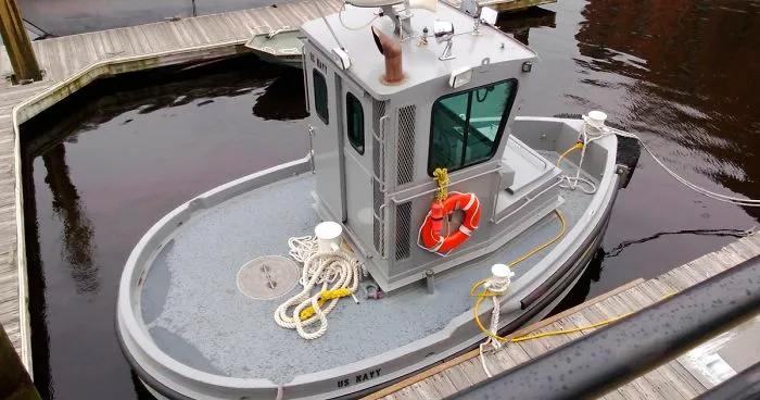 This Tiny Tugboat Is The Smallest Ship In The US Navy