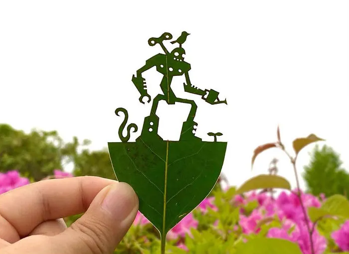 Japanese Artist Made These 30 Cute Vignettes From Leaves