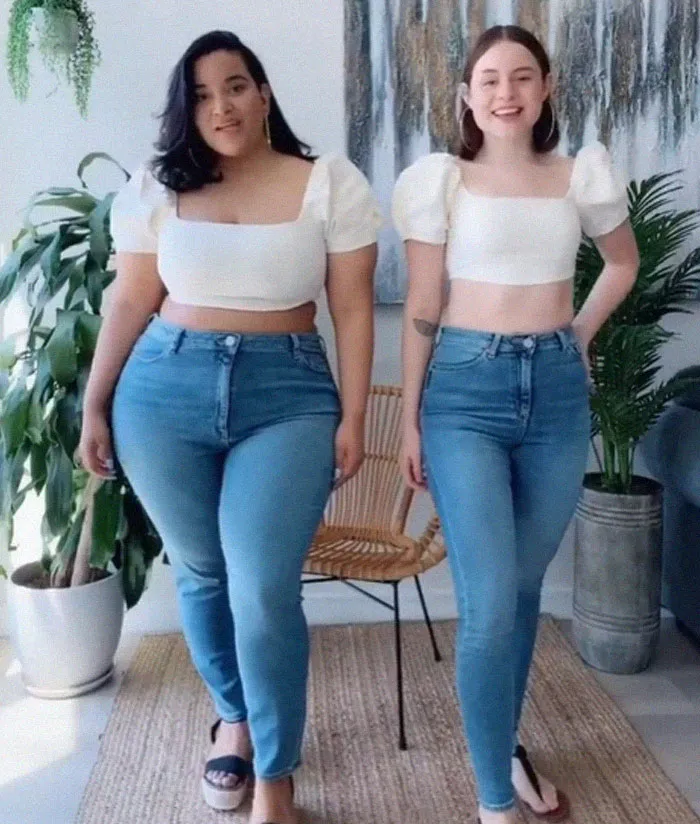Two Friends Show How The Same Outfit Looks On Their Different Body Types (33 New Pics)