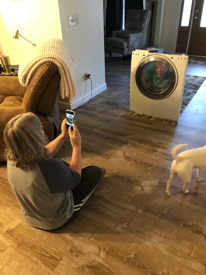 This Is What True Love Looks Like. My Mom Taking A Picture Of My Dad Acting Like He’s Stuck In The Dryer