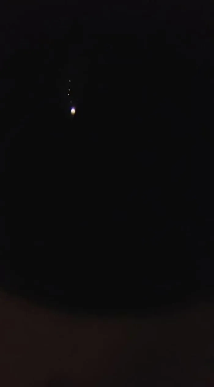 My Daughter Begged Me To Show Her A Planet Through Her Toy Telescope. Expected Failure, But Found Jupiter And All 4 Moons. Mindblown