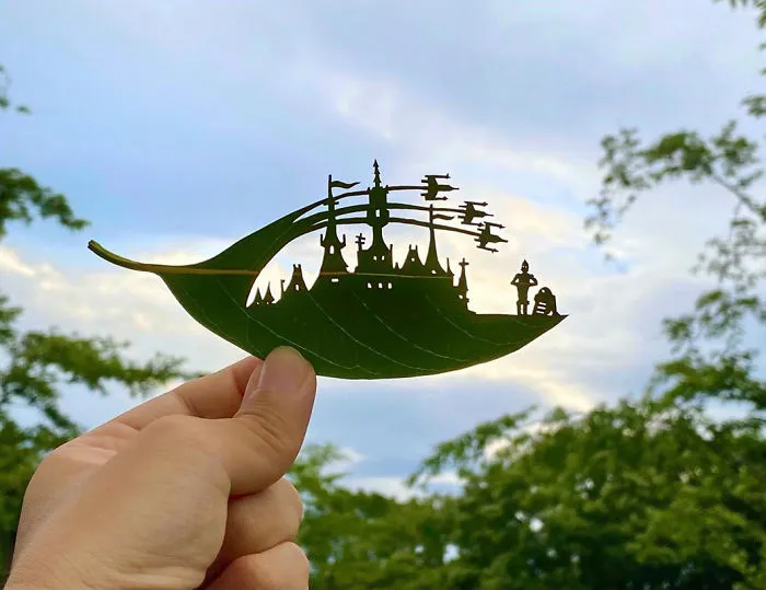 Japanese Artist Made These 30 Cute Vignettes From Leaves