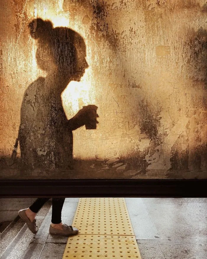 Esta mujer retrata con su iphone a desconocidos que se encuentra yendo al trabajo, y el resultado es impresionante (30 fotos)