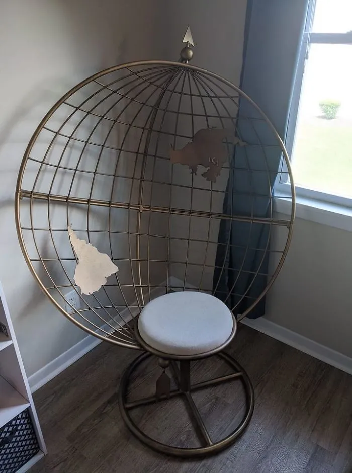 He encontrado esta curiosa silla y ya solo me falta conseguir cojines para ella