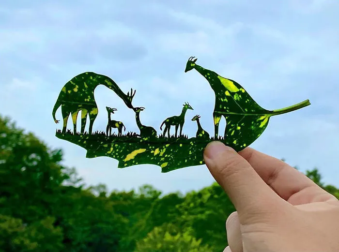 Japanese Artist Made These 30 Cute Vignettes From Leaves