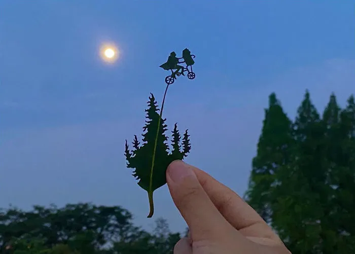 Japanese Artist Made These 30 Cute Vignettes From Leaves