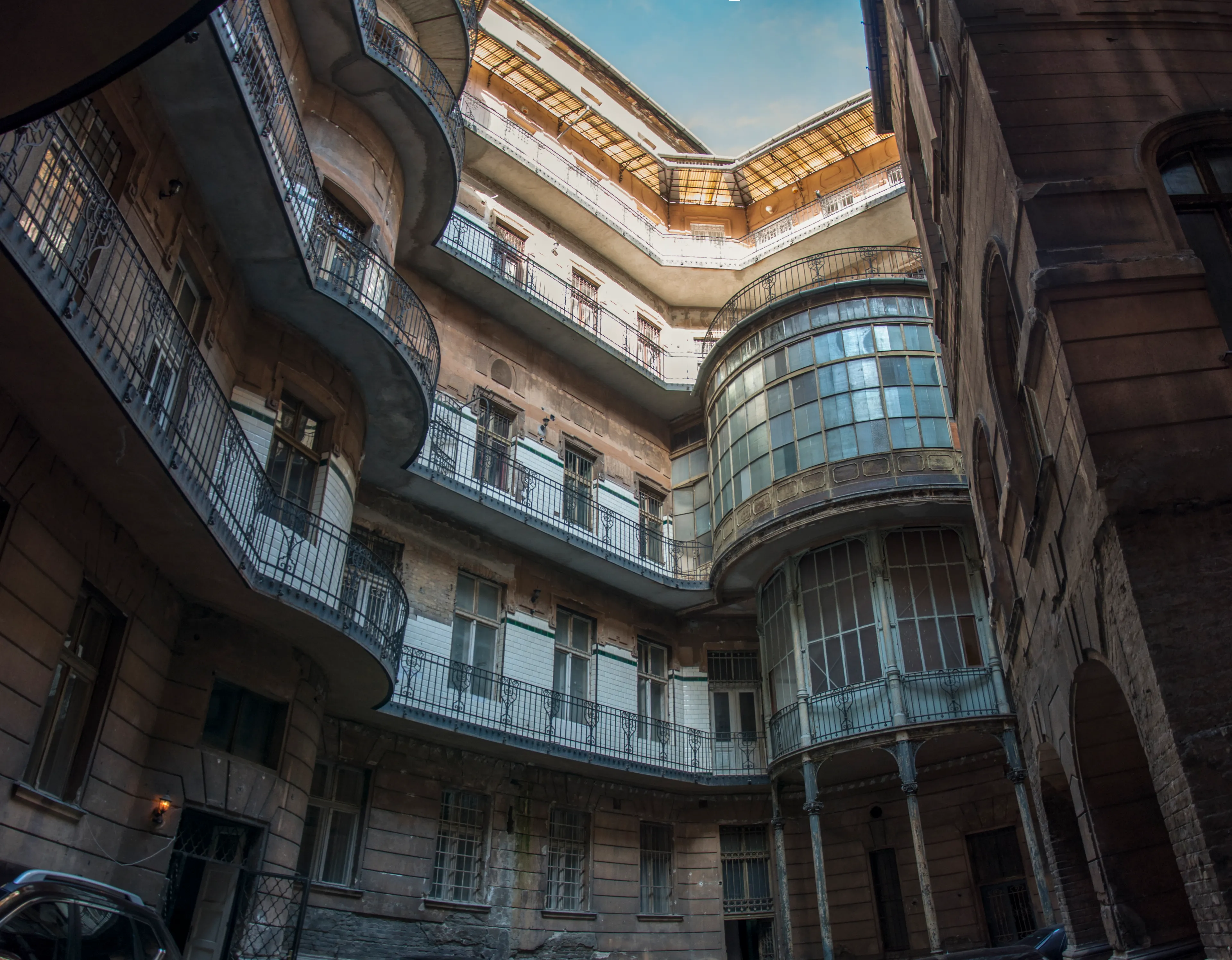 We Went To Budapest To Participate In Mangalitsa Festival, But We Found An Abandoned Chateau (22 Photos)