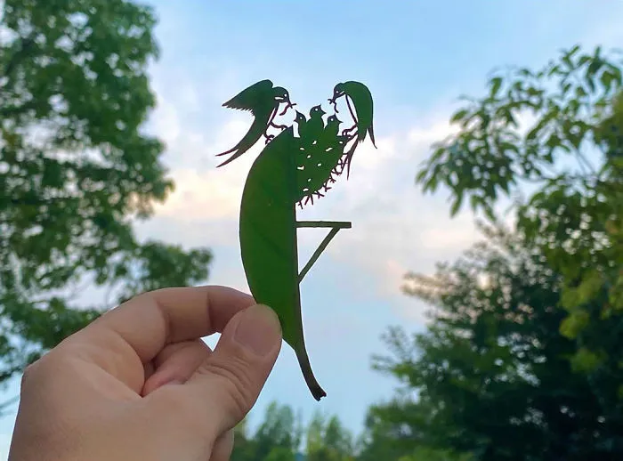 Japanese Artist Made These 30 Cute Vignettes From Leaves